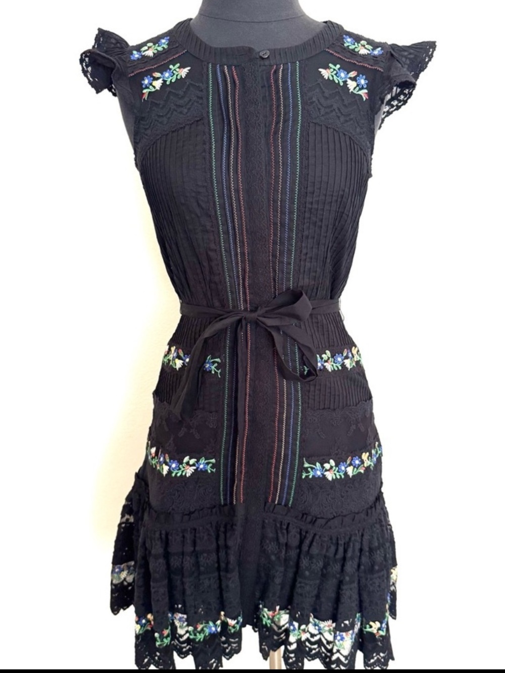 Saloni Bea Pintuck Embroidered Dress Size 0 - Picture 2 of 9